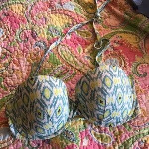 34DD Victoria’s Secret bikini top